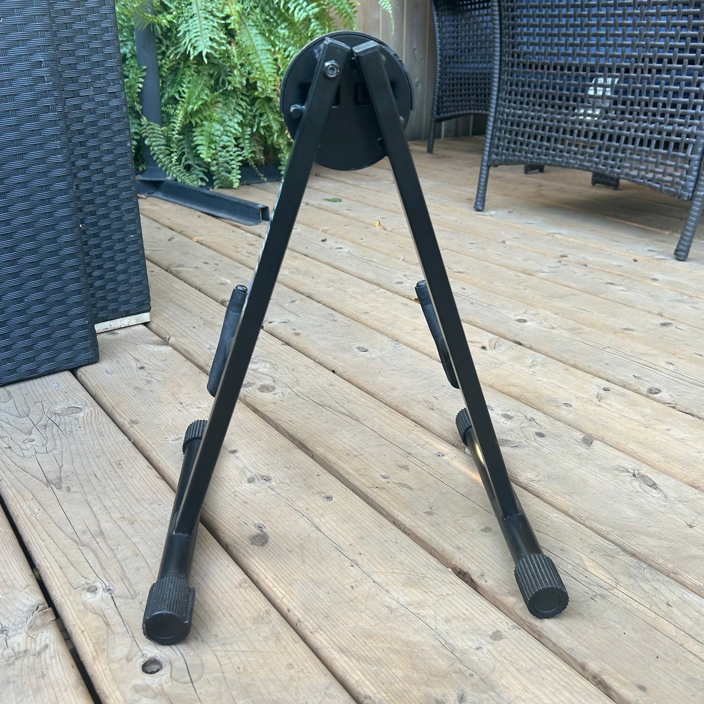 Quiklok GS438 Light Version Low A Frame Universal Guitar Stand