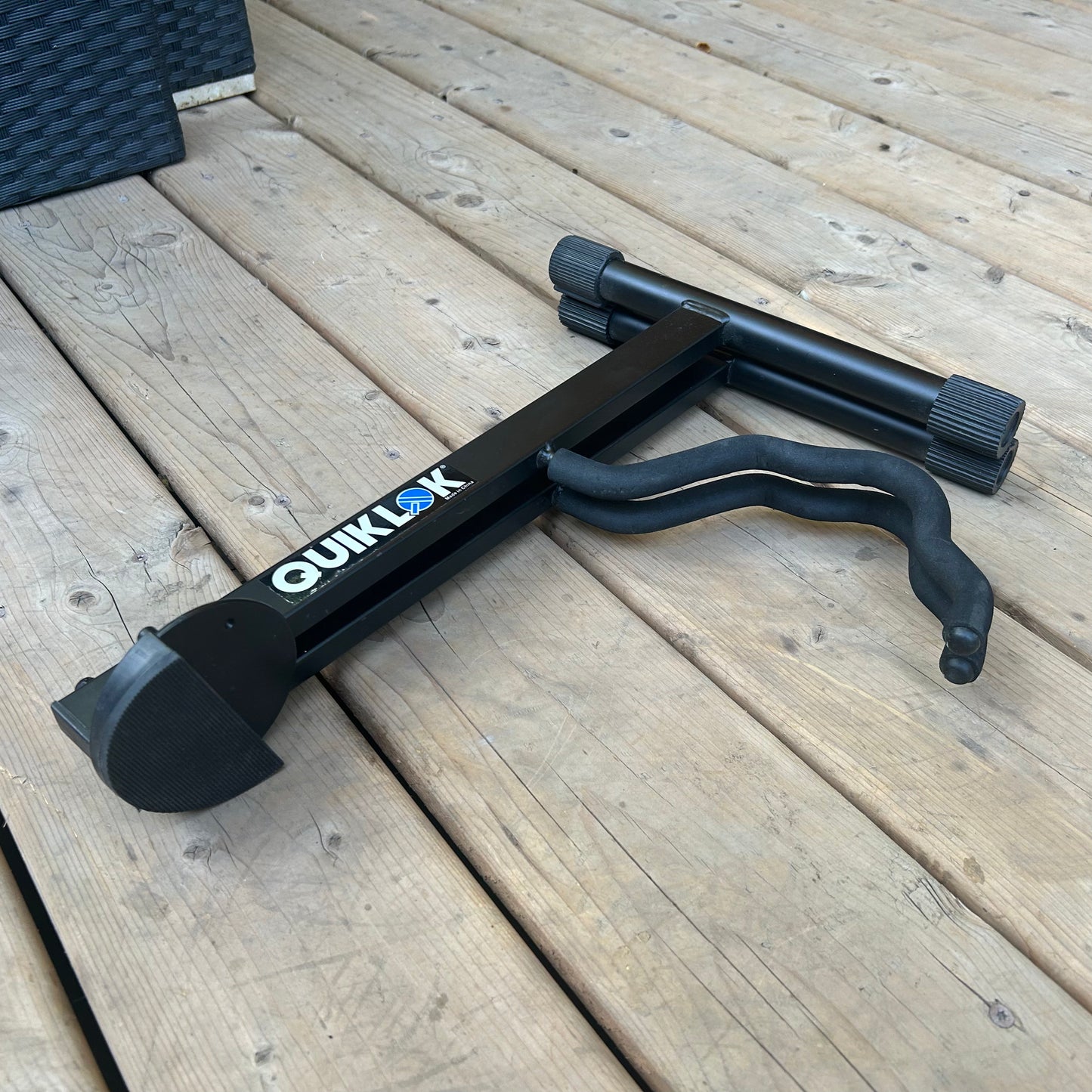 Quiklok GS438 Light Version Low A Frame Universal Guitar Stand