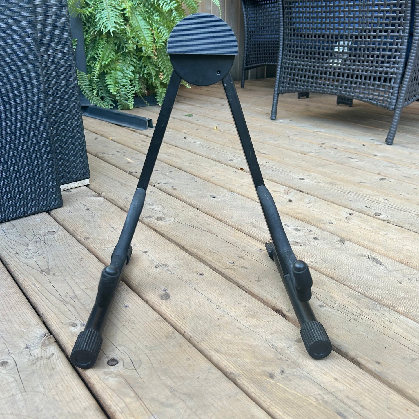 Quiklok GS438 Light Version Low A Frame Universal Guitar Stand