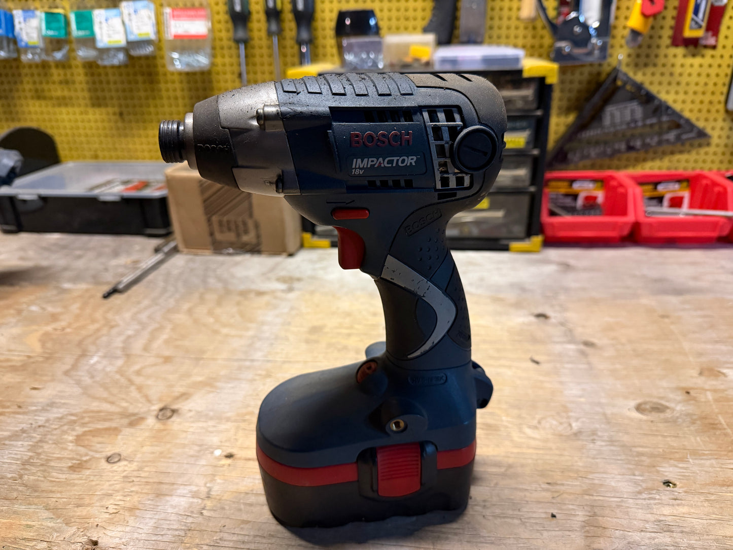 BOSCH Battery Power Tool Combo - Circular Saw, Impact Driver, Light