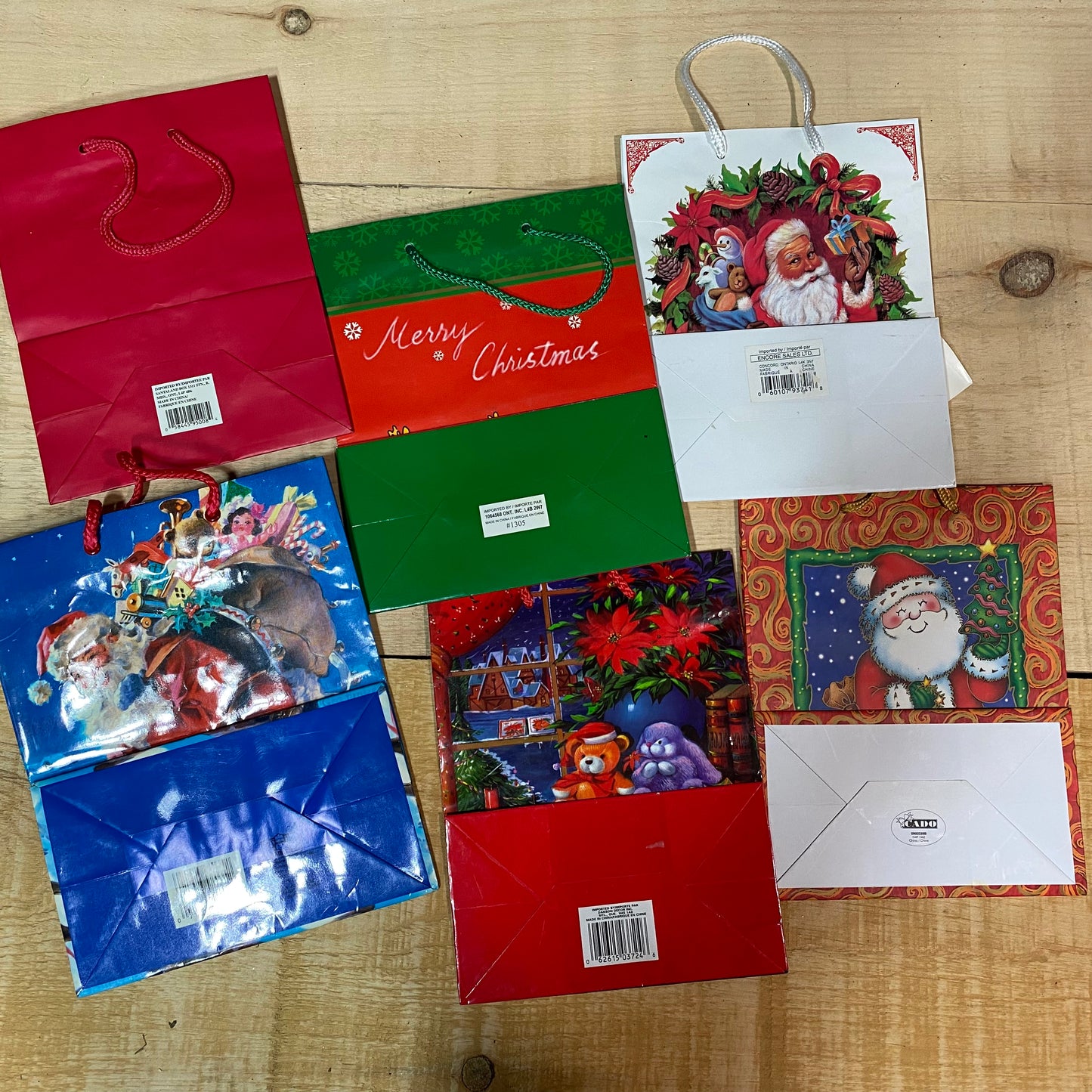 6x Medium Sized 9x7 Holiday Gift Bags Various Christmas Theme Designs