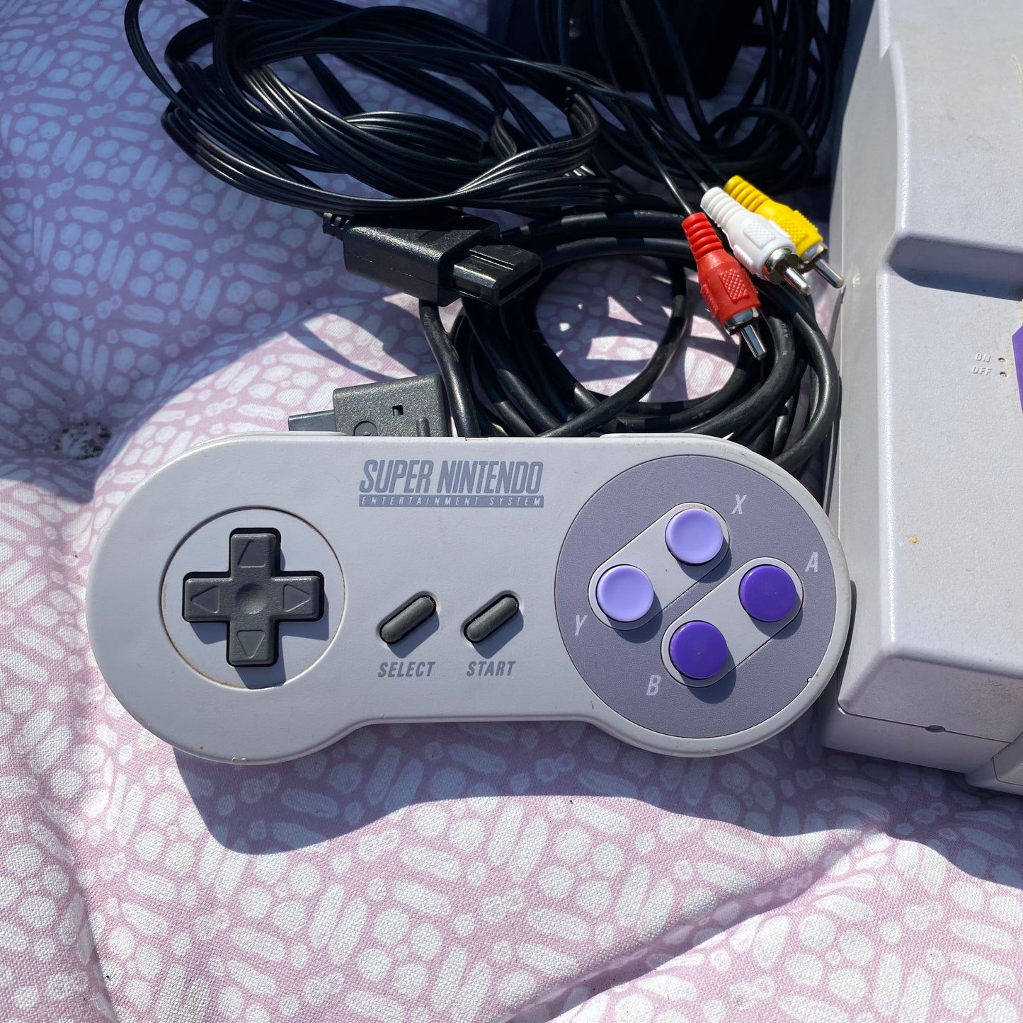 Super Nintendo SNES SNS-001 Console + 1 Controller and Cables